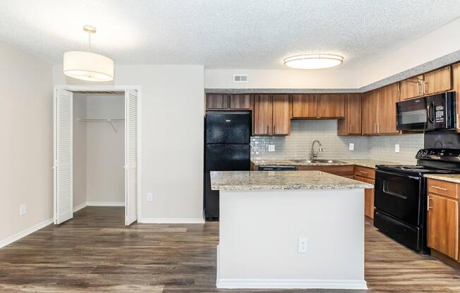 2 beds, 1 bath, 940 sqft, $1,665