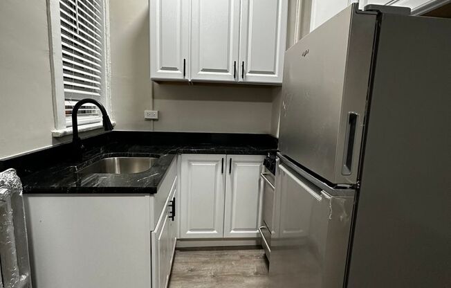 Studio, 1 bath, $1,095, Unit #404