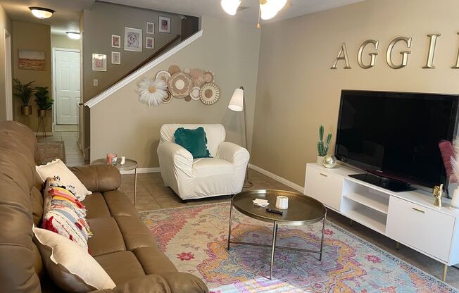 Beautiful 4 Bed, 4.5 Bath Minutes from Campus!