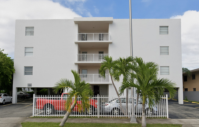 1095 W 77 St Hialeah, FL 33014