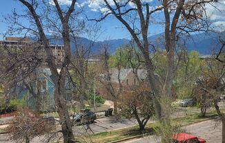 2 Bedroom, 1 Bath - Great Location!