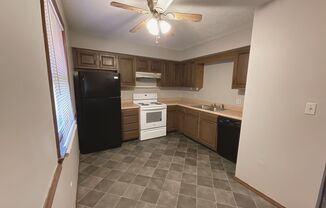 2 beds, 1 bath, 784 sqft, $750, Unit Unit A - 2942 E Stanford St