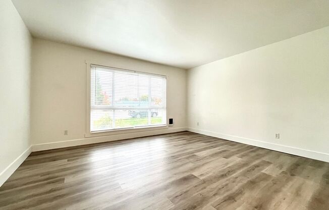 2 beds, 1 bath, 695 sqft, $1,435, Unit 14