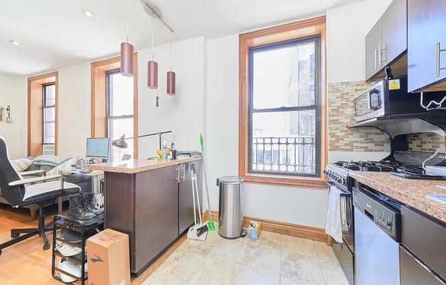 362 W 36 ST