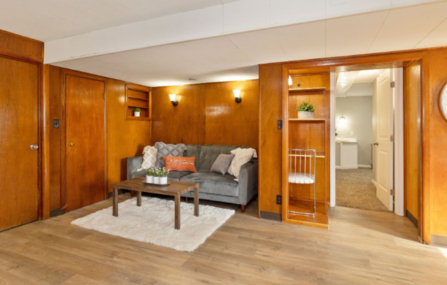 1613 SCOTT PL