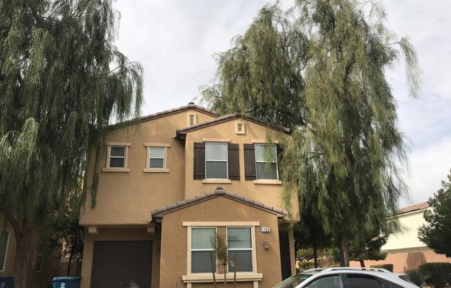 3 bed/3 bath with Loft 2-story home 89115