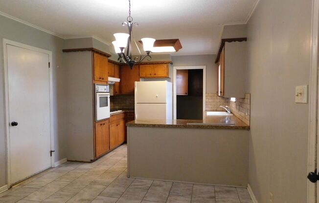 4 beds, 2 baths, $1,400