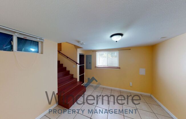 527 E Cherry **Basement Apartment - Flat Rate of $50/month for All Utilities**