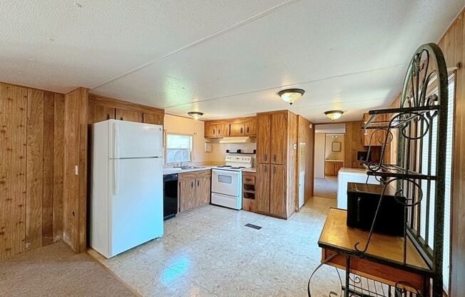 2 Bedroom Trailer in Port Allen- Great Location