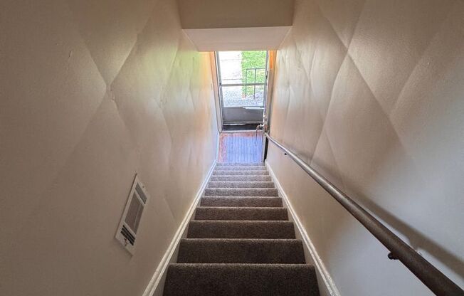1 bed, 1 bath, $995, Unit 2605 Wilson Parkway