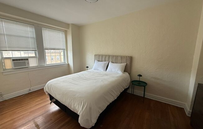 2 beds, 2 baths, 1,303 sqft, $3,000, Unit New King Edward  402