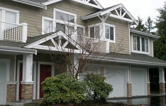 Great 2BR/2BA Issaquah Condo.  Perfect Location!