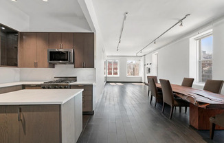 28 E 4 ST