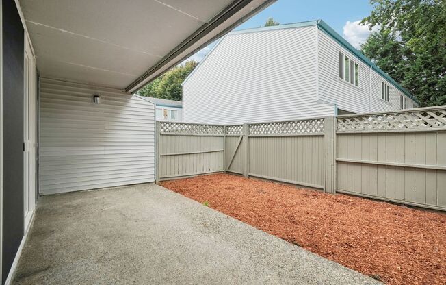 3 beds, 1.5 baths, 1,231 sqft, $2,325, Unit R5