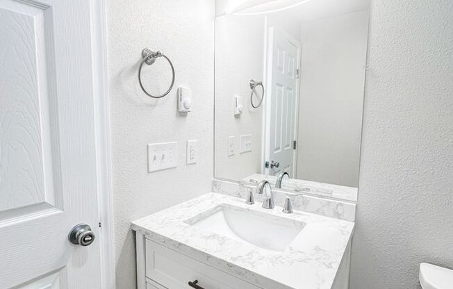 2 beds, 1 bath, 788 sqft, $1,300, Unit 1899F