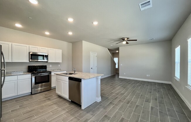 7826 SAVANNAH BRKS