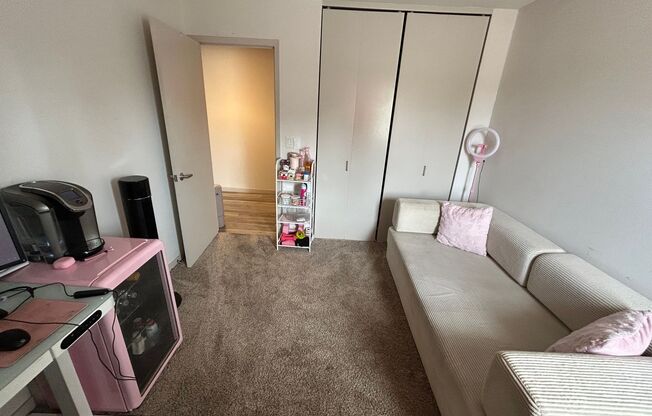 2 beds, 1 bath, $1,395, Unit 204