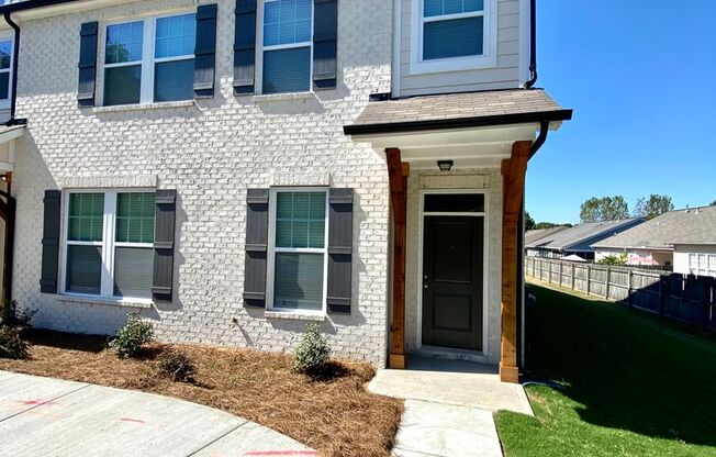 Beautiful Townhome located in Pineville, NC