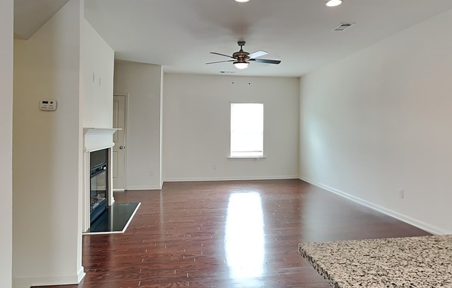 975 SOCIETY CIR SW