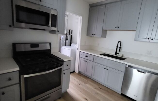 2 beds, 1 bath, $3,095