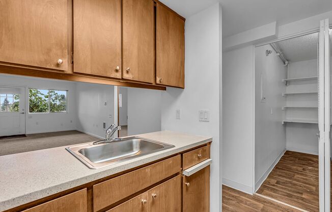 1 bed, 1 bath, 734 sqft, $1,450, Unit 821