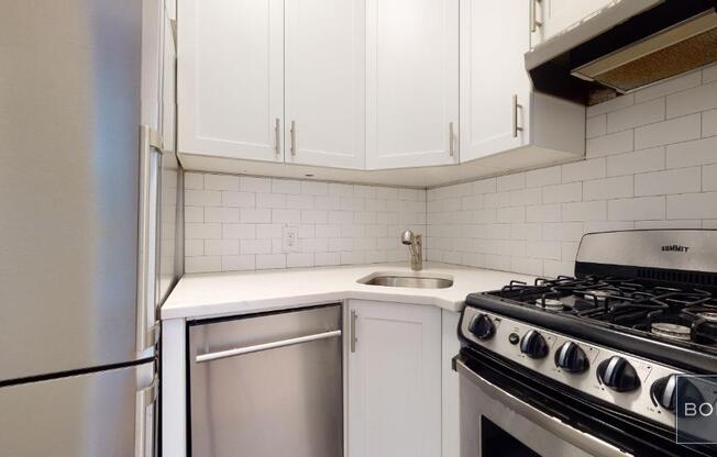 212 E 85 ST