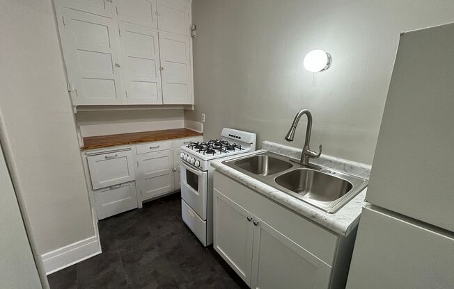 Studio, 1 bath, $700, Unit Unit 3