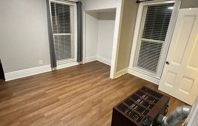 Studio, 1 bath, 420 sqft, $995, Unit 5