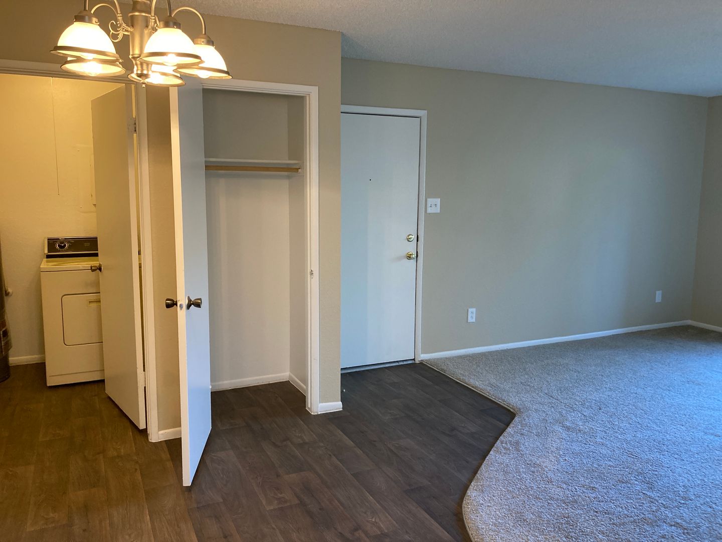 1 bed, 1 bath, 670 sqft, $1,175, Unit 243
