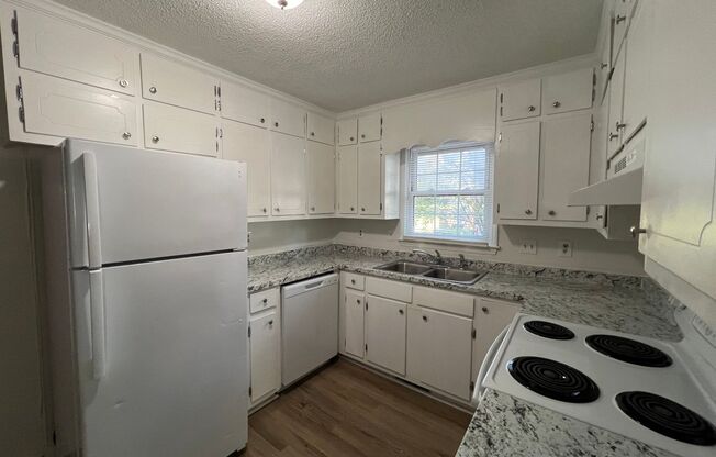 3 beds, 1 bath, $1,595