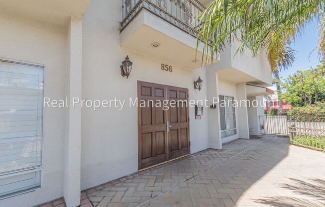Stunning 2 Bedroom Townhouse in a Peaceful Neighborhood