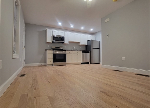 1 bed, 1 bath, 550 sqft, $1,900, Unit 4