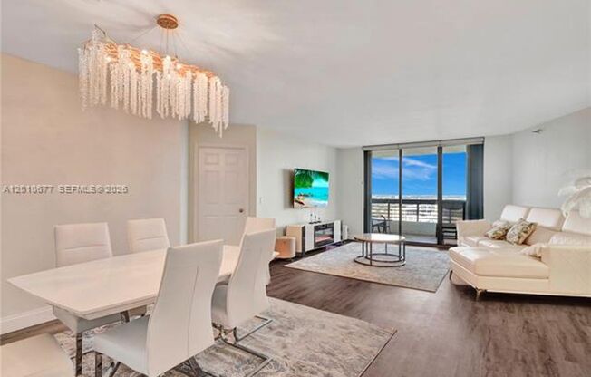 2 beds, 2 baths, $3,500, Unit # 3302