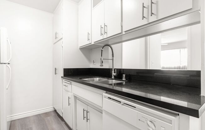 1 bed, 1 bath, 670 sqft, $2,300, Unit 220
