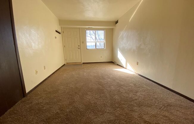 1 bed, 1 bath, $825, Unit 18