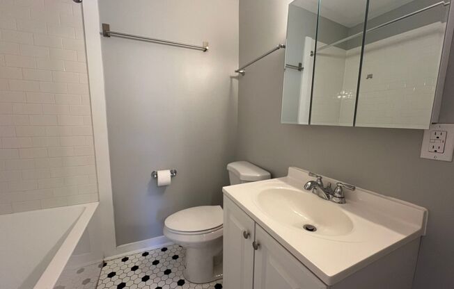 1 bed, 1 bath, 450 sqft, $1,549, Unit 5326 Fifth Ave. #23