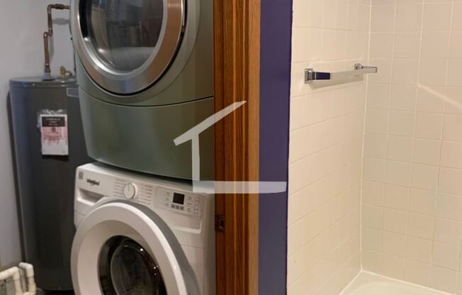 Spacious 1 bed w In Unit Laundry near T.  PARKING INCLUDED
