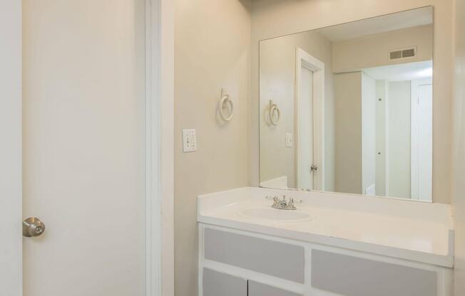 1 bed, 1 bath, 659 sqft, $899