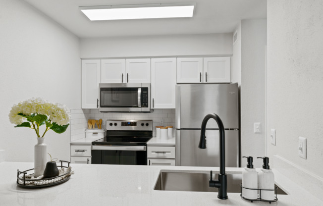1 bed, 1 bath, 823 sqft, $1,650, Unit 1216
