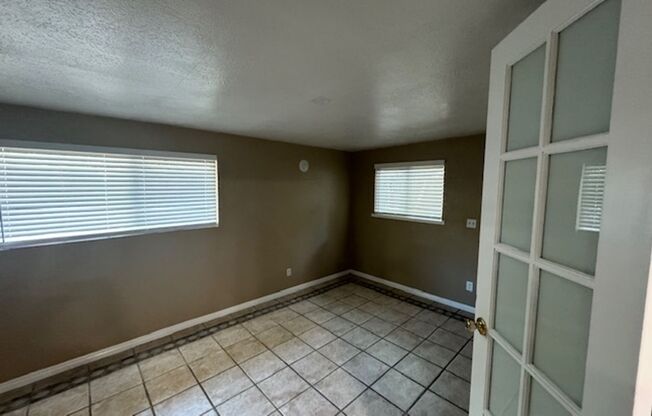 3 beds, 1 bath, $3,200, Unit #10