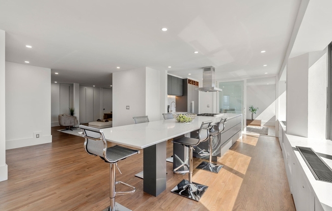 4 beds, 3.5 baths, 2,500 sqft, $17,500, Unit 41 AB