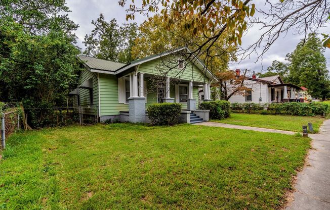 4 bed/2 bath single-family home for lease in Harrisburg, with fenced back yard!