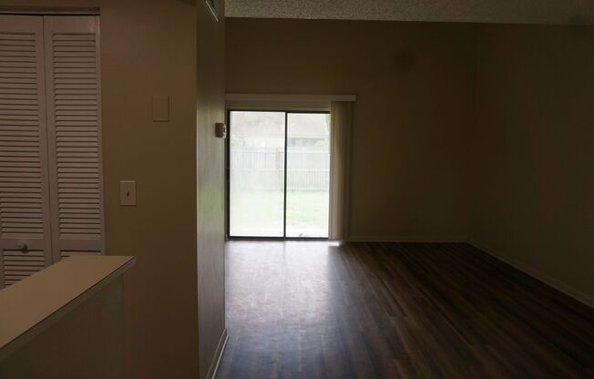 2 bedroom 2 Bathroom close to NAS Jax