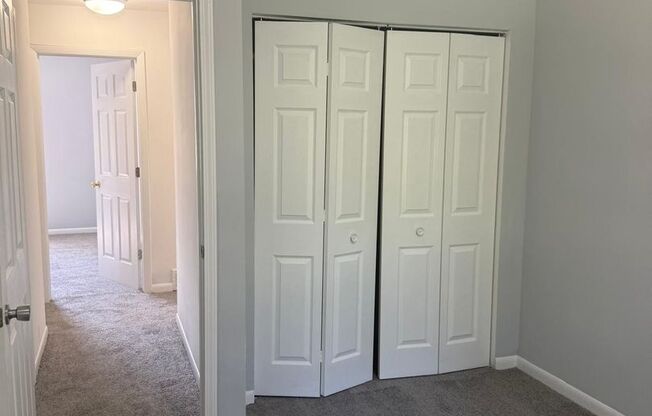 3 beds, 1 bath, 1,000 sqft, $1,800, Unit 145HS
