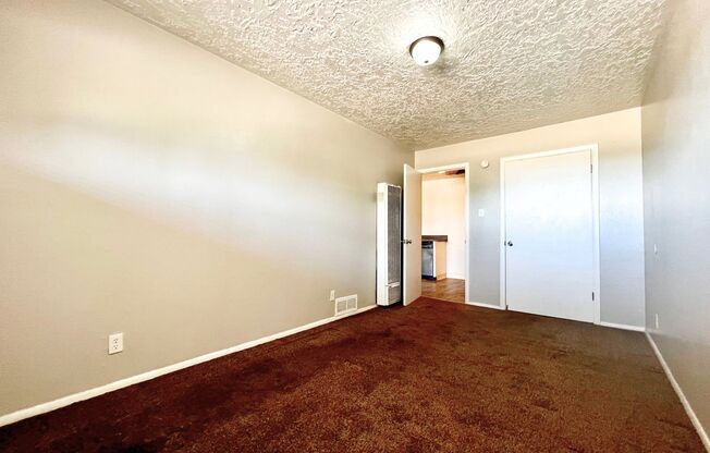2 beds, 1 bath, 800 sqft, $895, Unit Unit 12