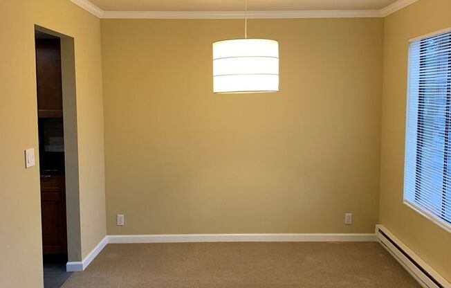 Spacious 1 Bedroom Near Kirkland Waterfront!