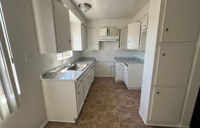 2124 N SANTA FE AVE