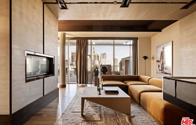 3 beds, 4 baths, 3,670 sqft, $15,000, Unit 2204