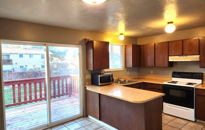 4 beds, 2 baths, $1,995, Unit 5330 W