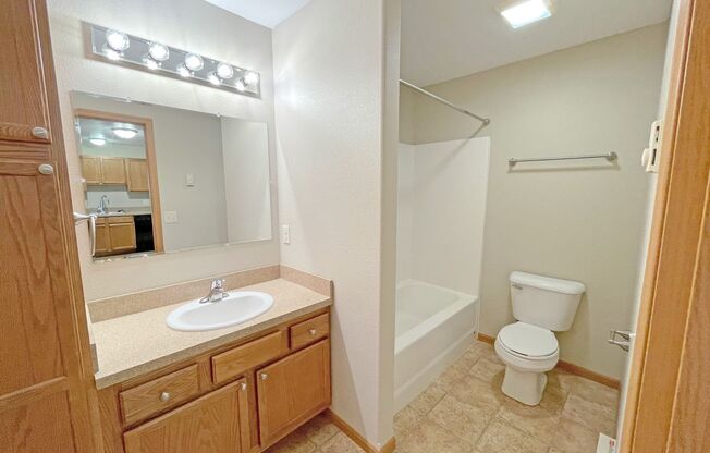 2 beds, 2 baths, 1,092 sqft, $1,135, Unit 1315-204